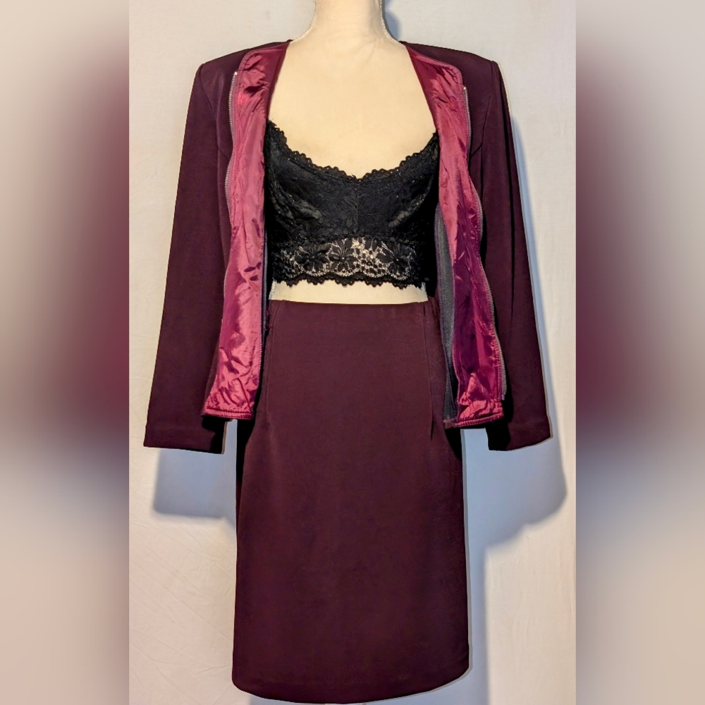 Women's Jessica Howard 2 pc skirt and jacket suit. Burgundy. Sz. 10. Like New - Picture 3 of 8